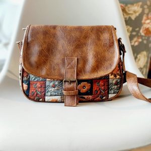 Bolsa Tiracolo Meia Lua Patch Choco